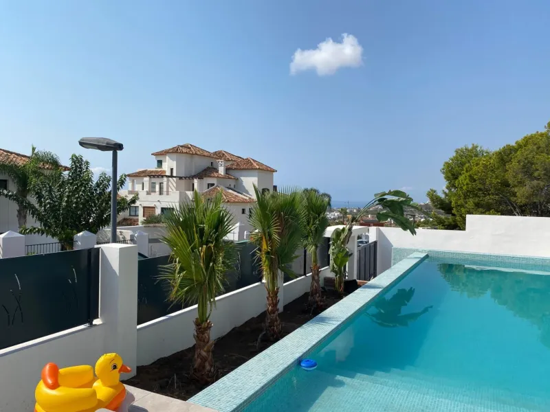¡Descubre tu nuevo hogar en Sierra Cortina, Finestrat! ☀️