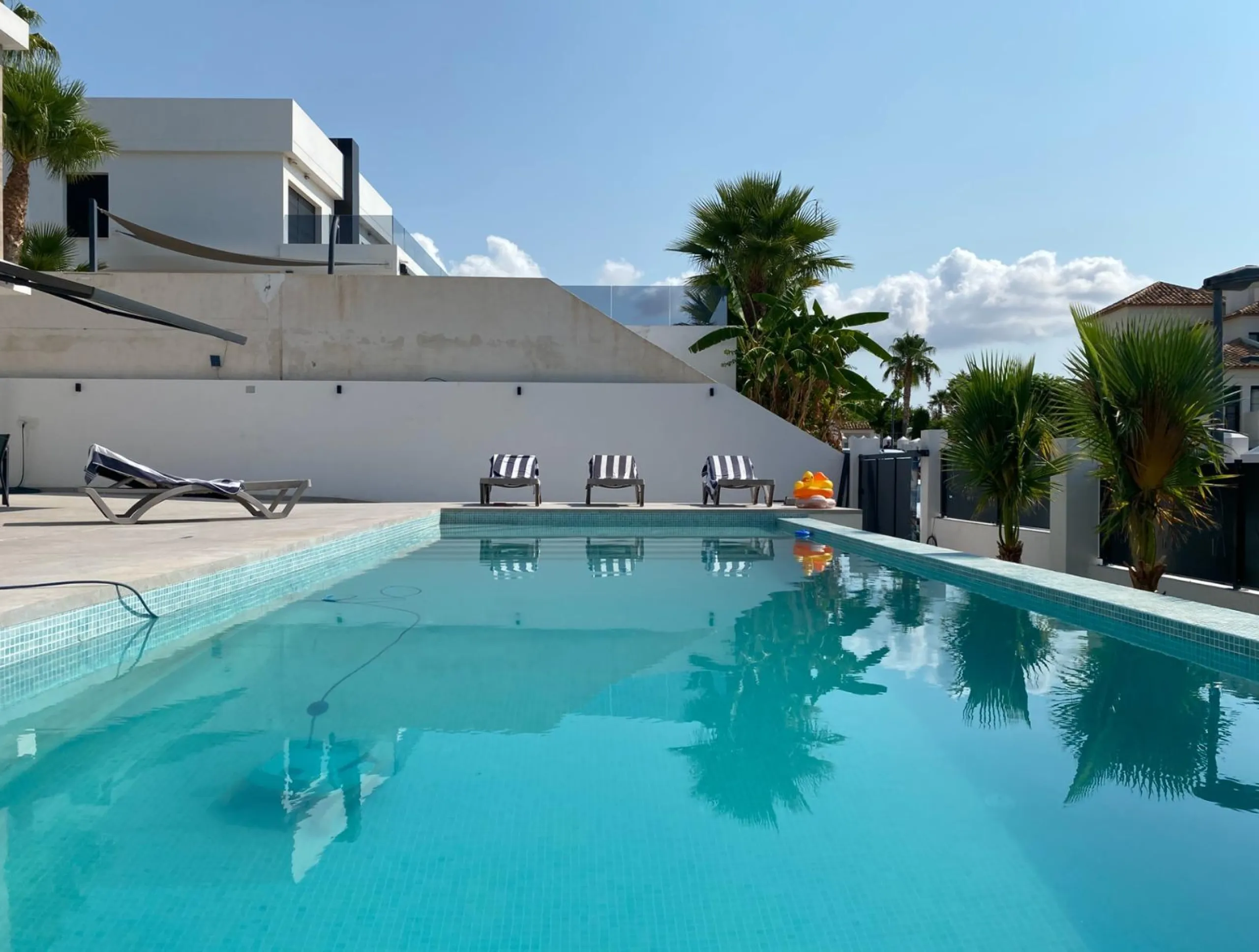 ¡Descubre tu nuevo hogar en Sierra Cortina, Finestrat! ☀️