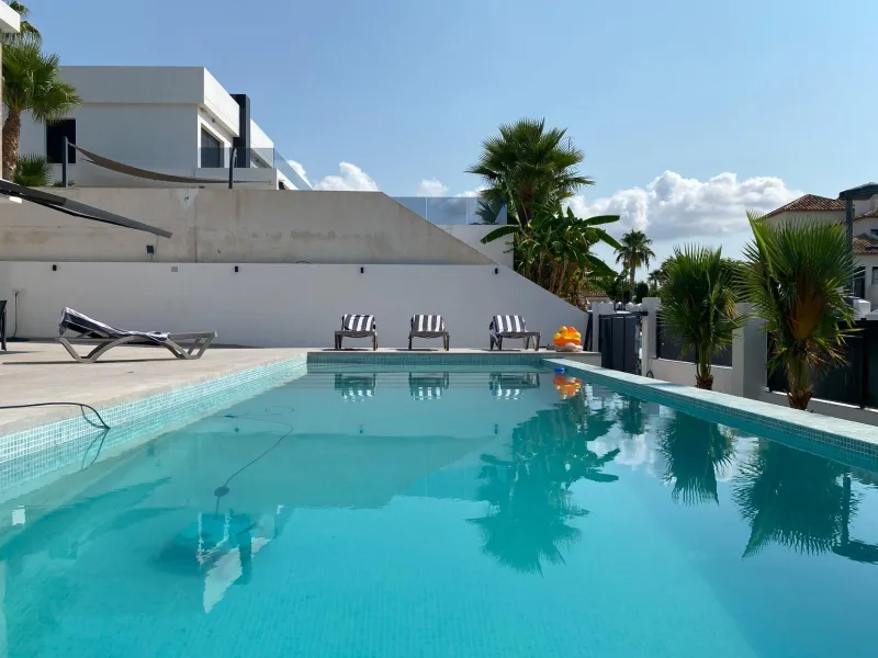 ¡Descubre tu nuevo hogar en Sierra Cortina, Finestrat! ☀️