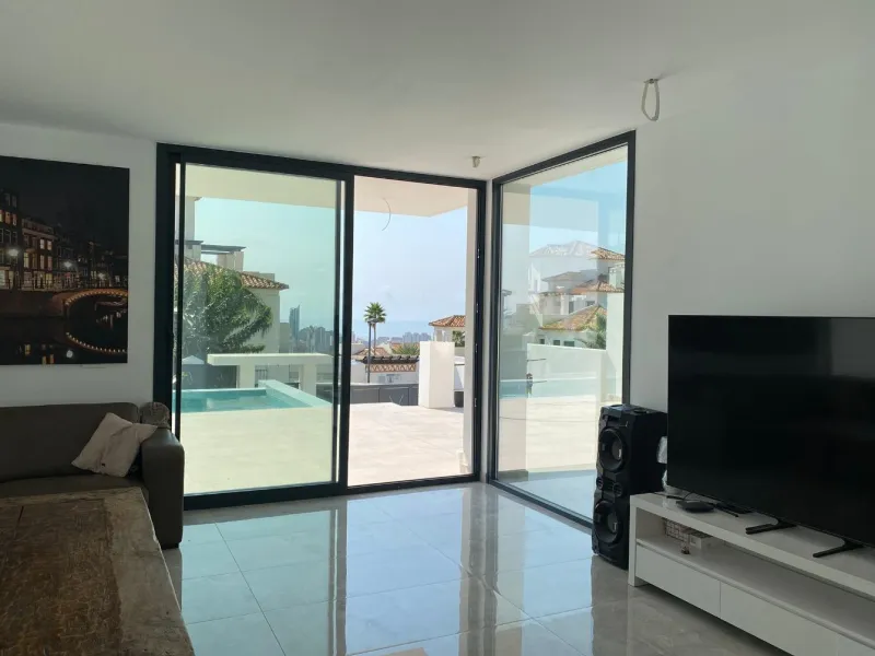 ¡Descubre tu nuevo hogar en Sierra Cortina, Finestrat! ☀️