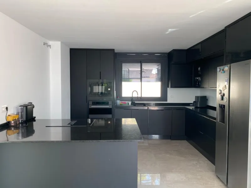 ¡Descubre tu nuevo hogar en Sierra Cortina, Finestrat! ☀️