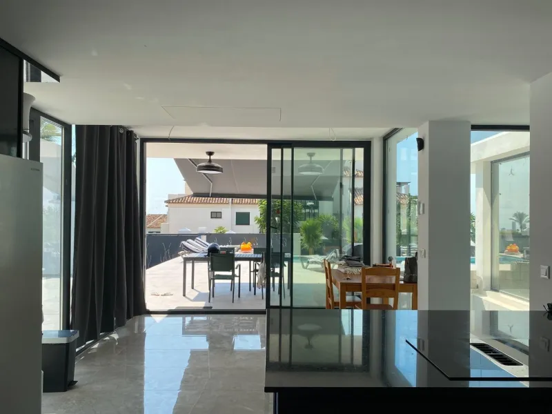 ¡Descubre tu nuevo hogar en Sierra Cortina, Finestrat! ☀️