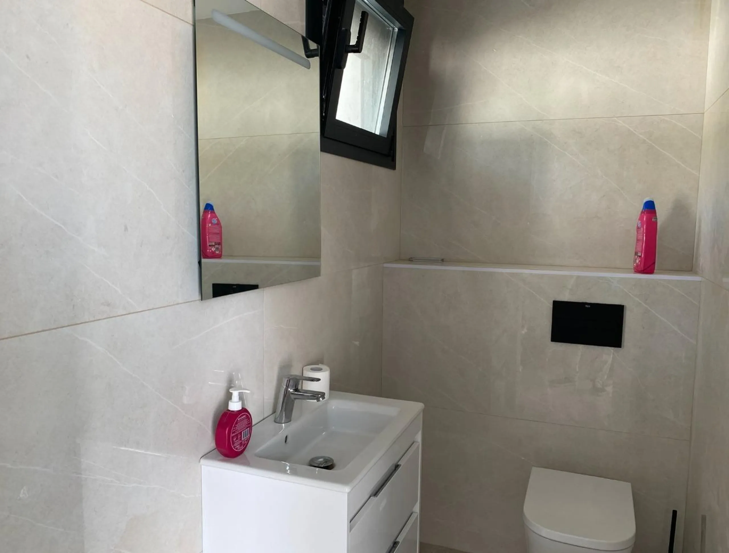 ¡Descubre tu nuevo hogar en Sierra Cortina, Finestrat! ☀️