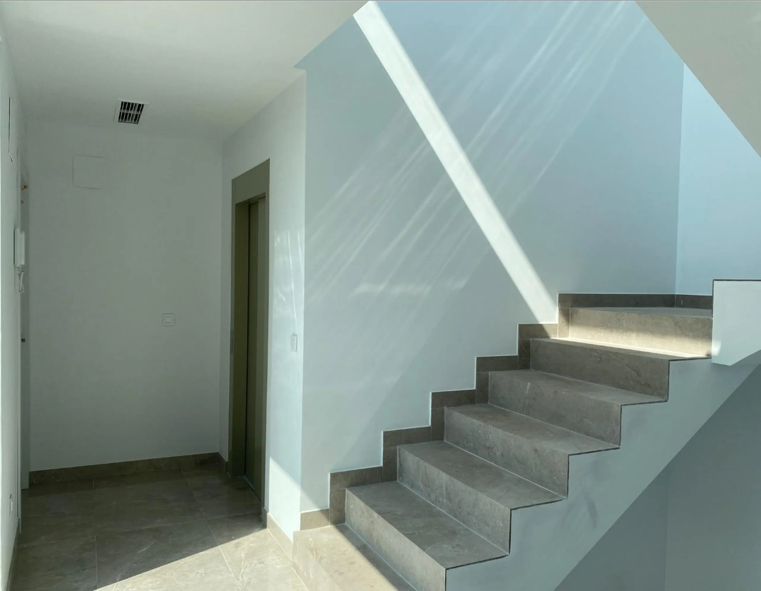 ¡Descubre tu nuevo hogar en Sierra Cortina, Finestrat! ☀️