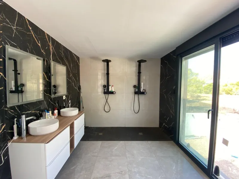 ¡Descubre tu nuevo hogar en Sierra Cortina, Finestrat! ☀️
