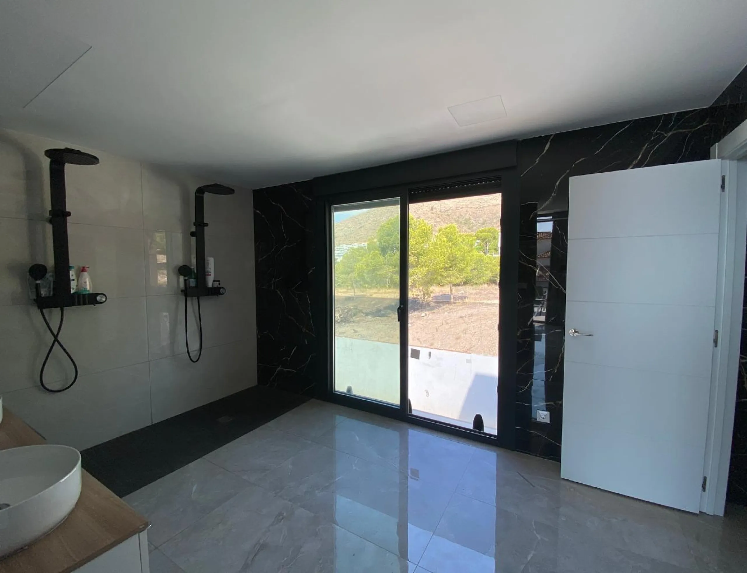 ¡Descubre tu nuevo hogar en Sierra Cortina, Finestrat! ☀️