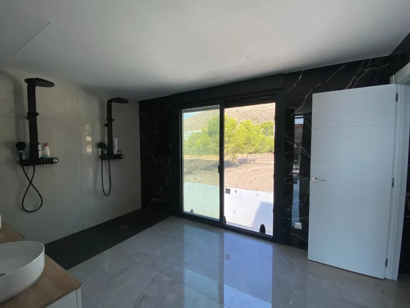 ¡Descubre tu nuevo hogar en Sierra Cortina, Finestrat! ☀️