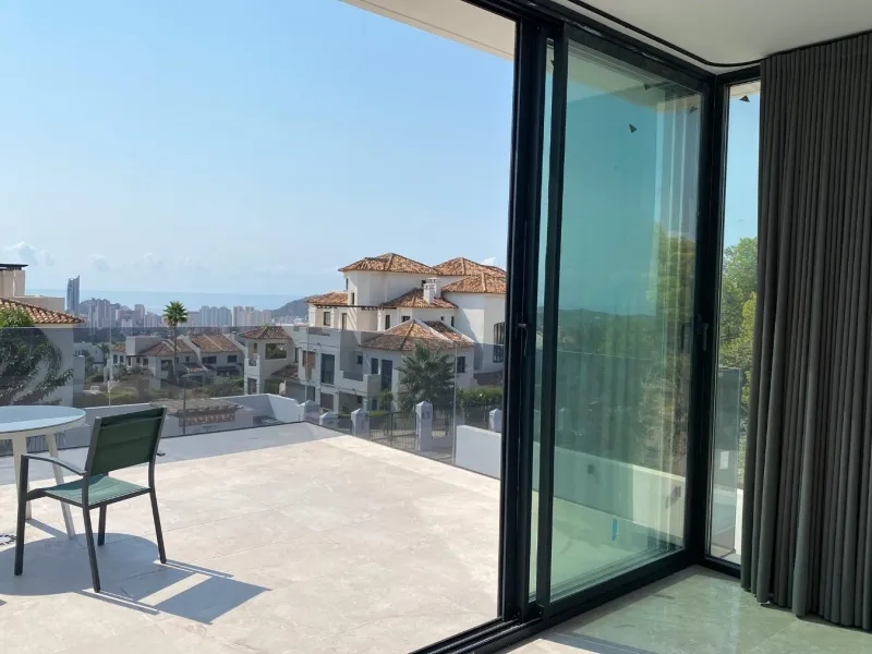 ¡Descubre tu nuevo hogar en Sierra Cortina, Finestrat! ☀️