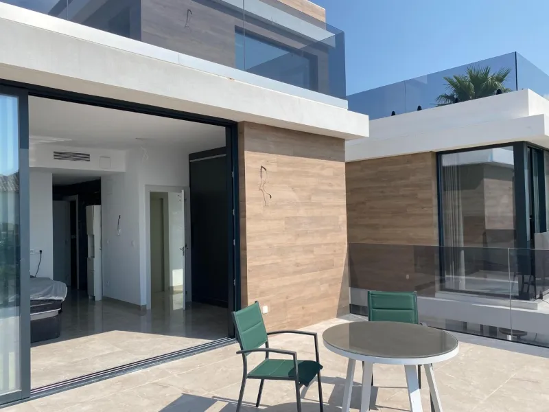 ¡Descubre tu nuevo hogar en Sierra Cortina, Finestrat! ☀️