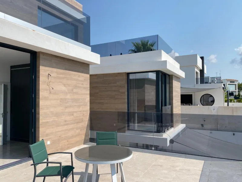 ¡Descubre tu nuevo hogar en Sierra Cortina, Finestrat! ☀️
