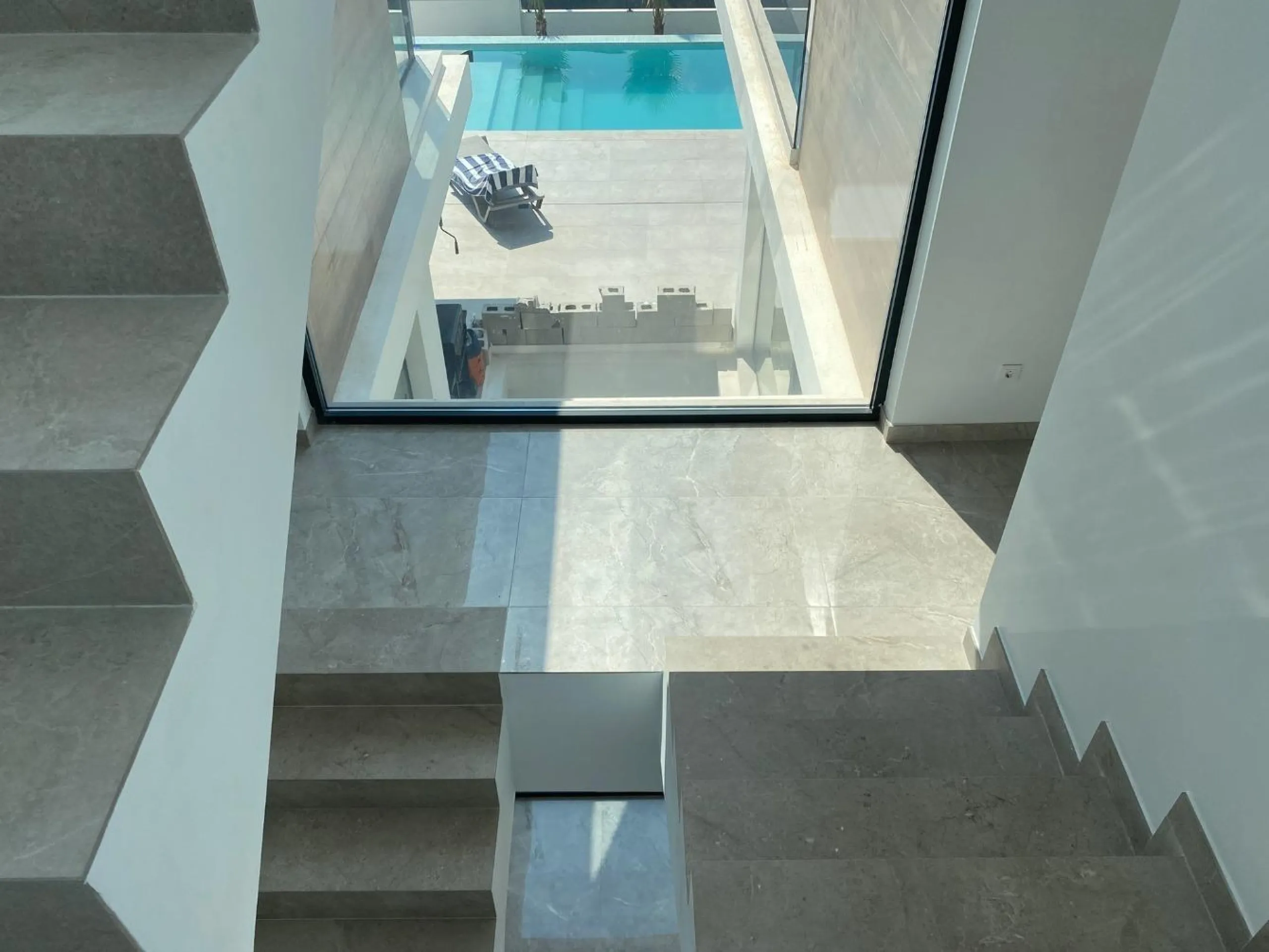 ¡Descubre tu nuevo hogar en Sierra Cortina, Finestrat! ☀️