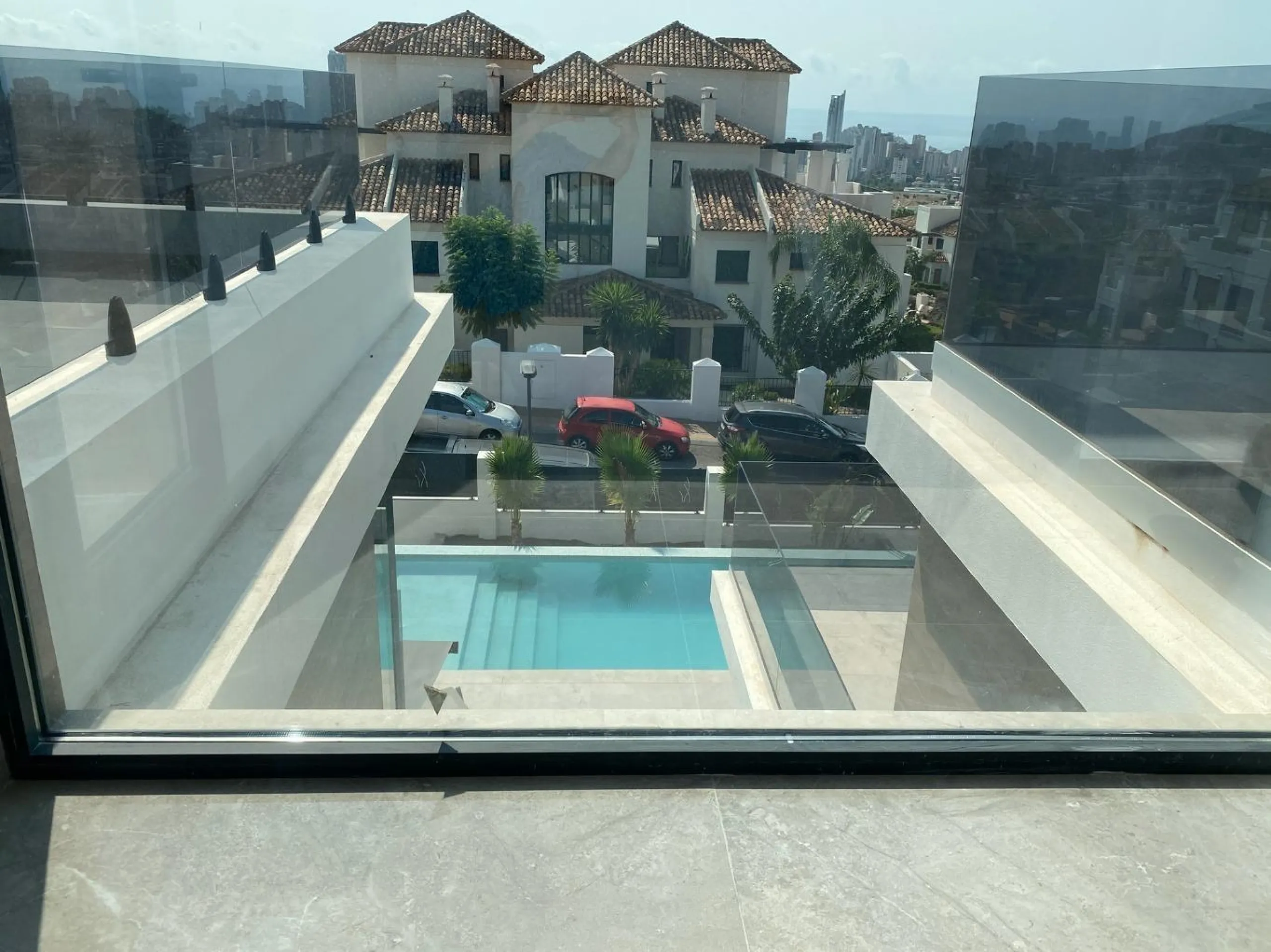 ¡Descubre tu nuevo hogar en Sierra Cortina, Finestrat! ☀️