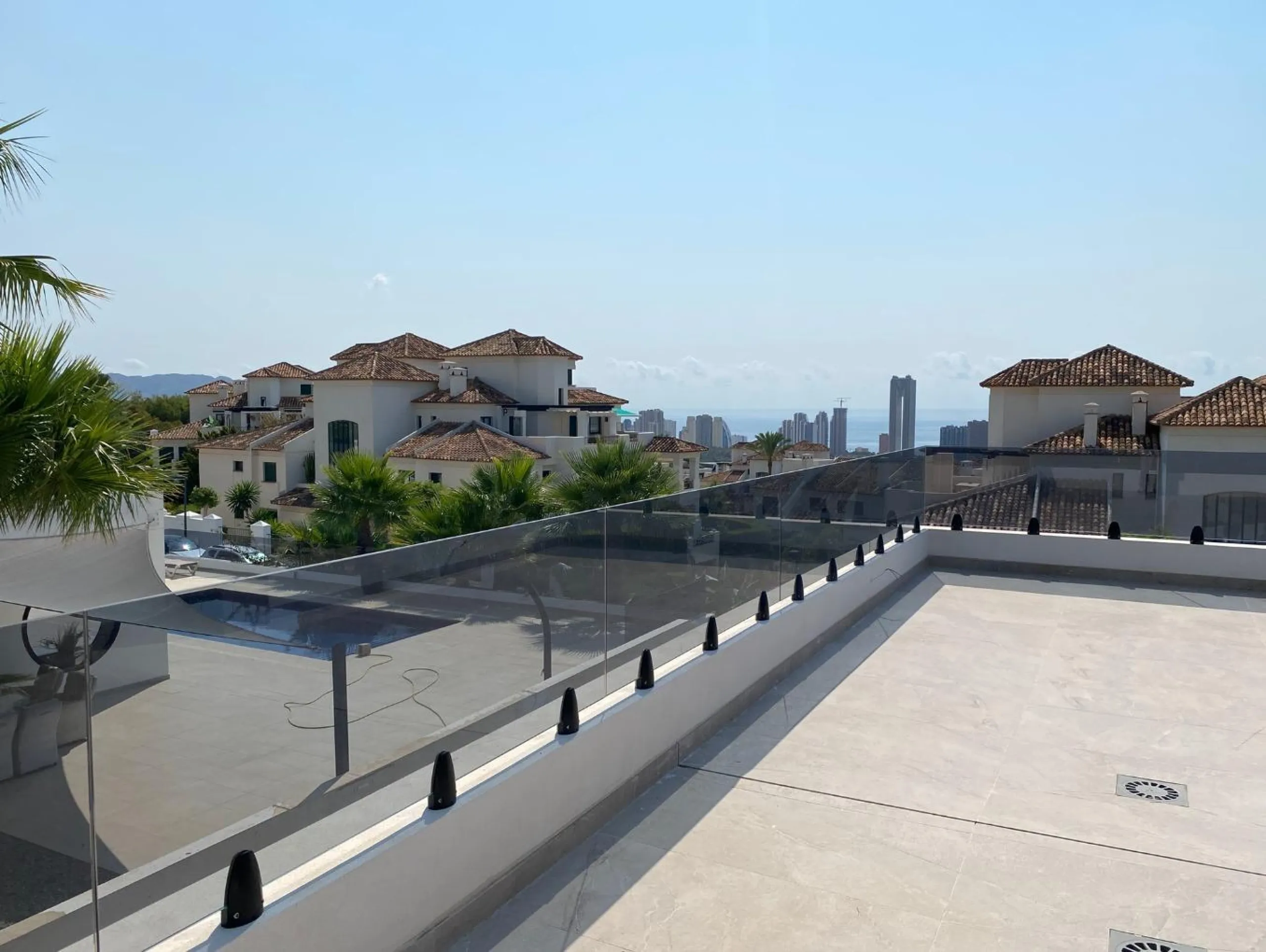 ¡Descubre tu nuevo hogar en Sierra Cortina, Finestrat! ☀️