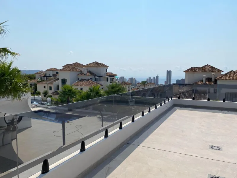 ¡Descubre tu nuevo hogar en Sierra Cortina, Finestrat! ☀️