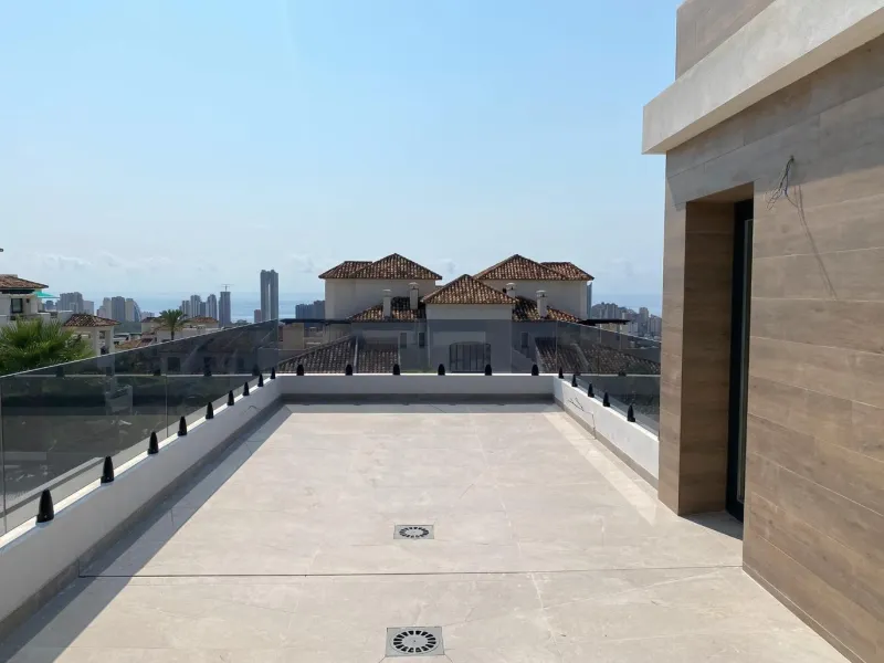 ¡Descubre tu nuevo hogar en Sierra Cortina, Finestrat! ☀️
