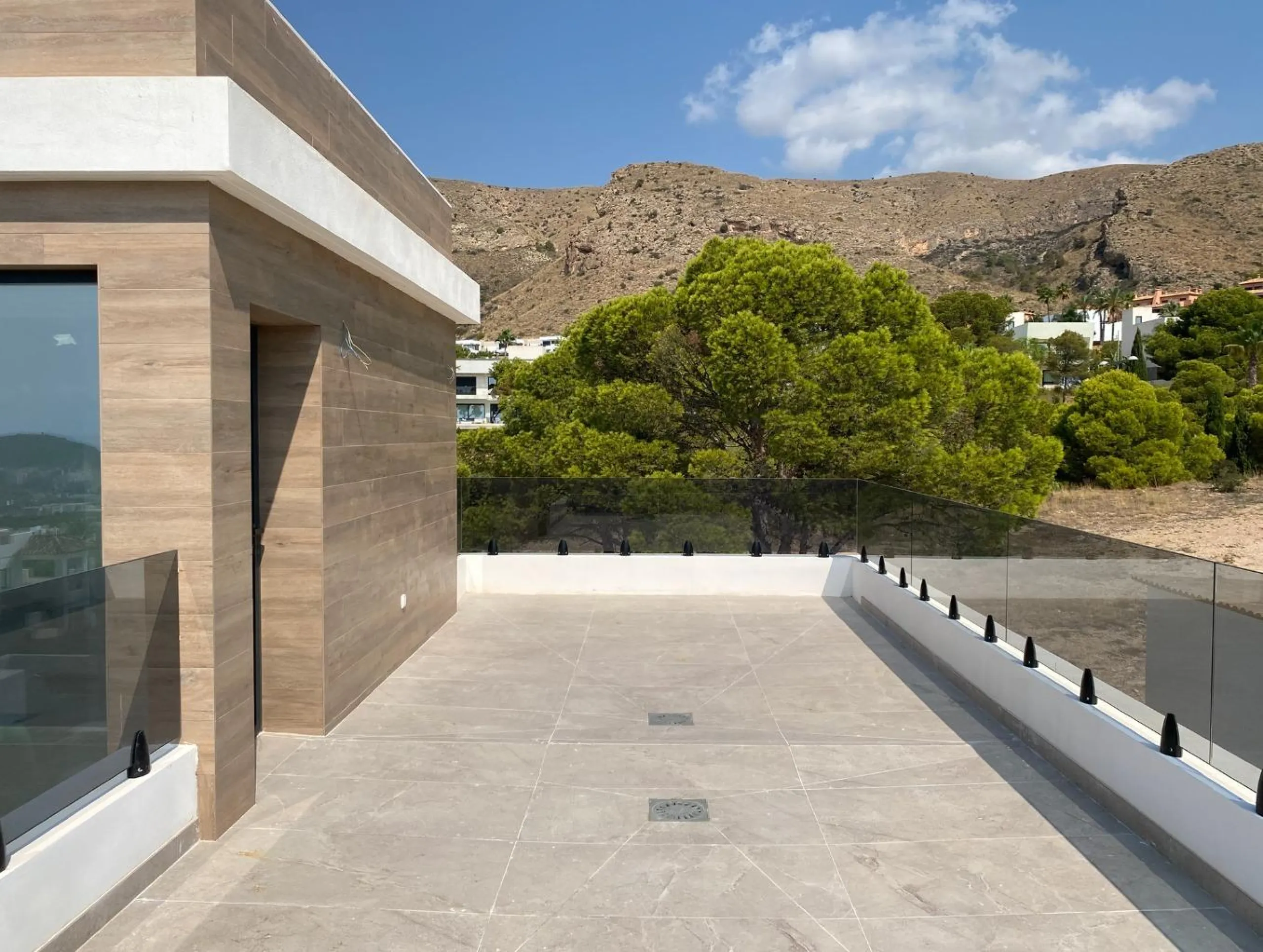 ¡Descubre tu nuevo hogar en Sierra Cortina, Finestrat! ☀️