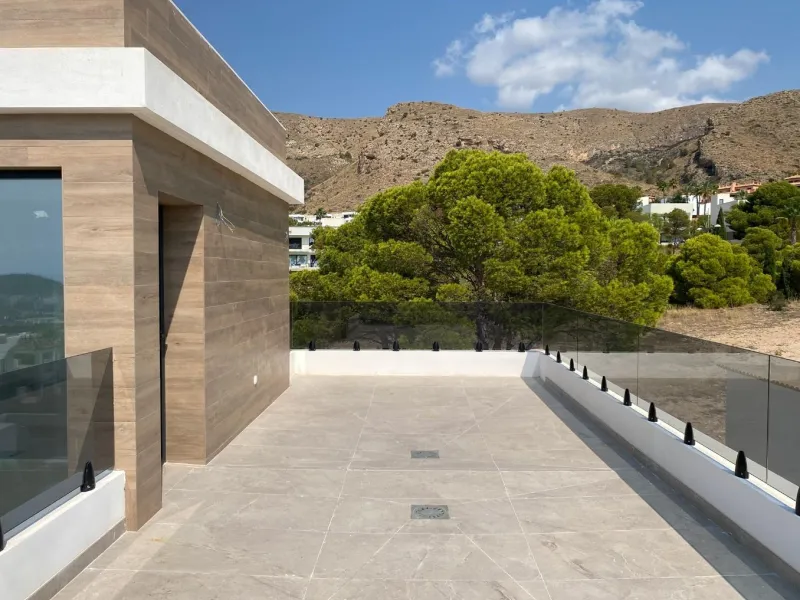 ¡Descubre tu nuevo hogar en Sierra Cortina, Finestrat! ☀️