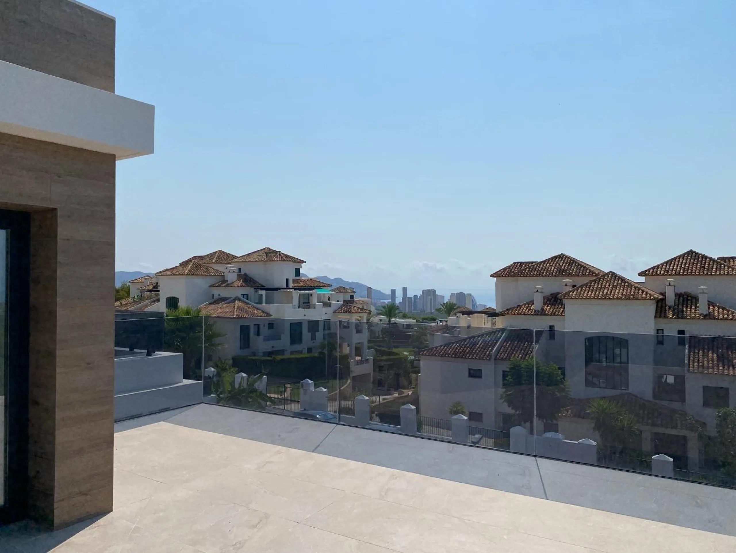 ¡Descubre tu nuevo hogar en Sierra Cortina, Finestrat! ☀️