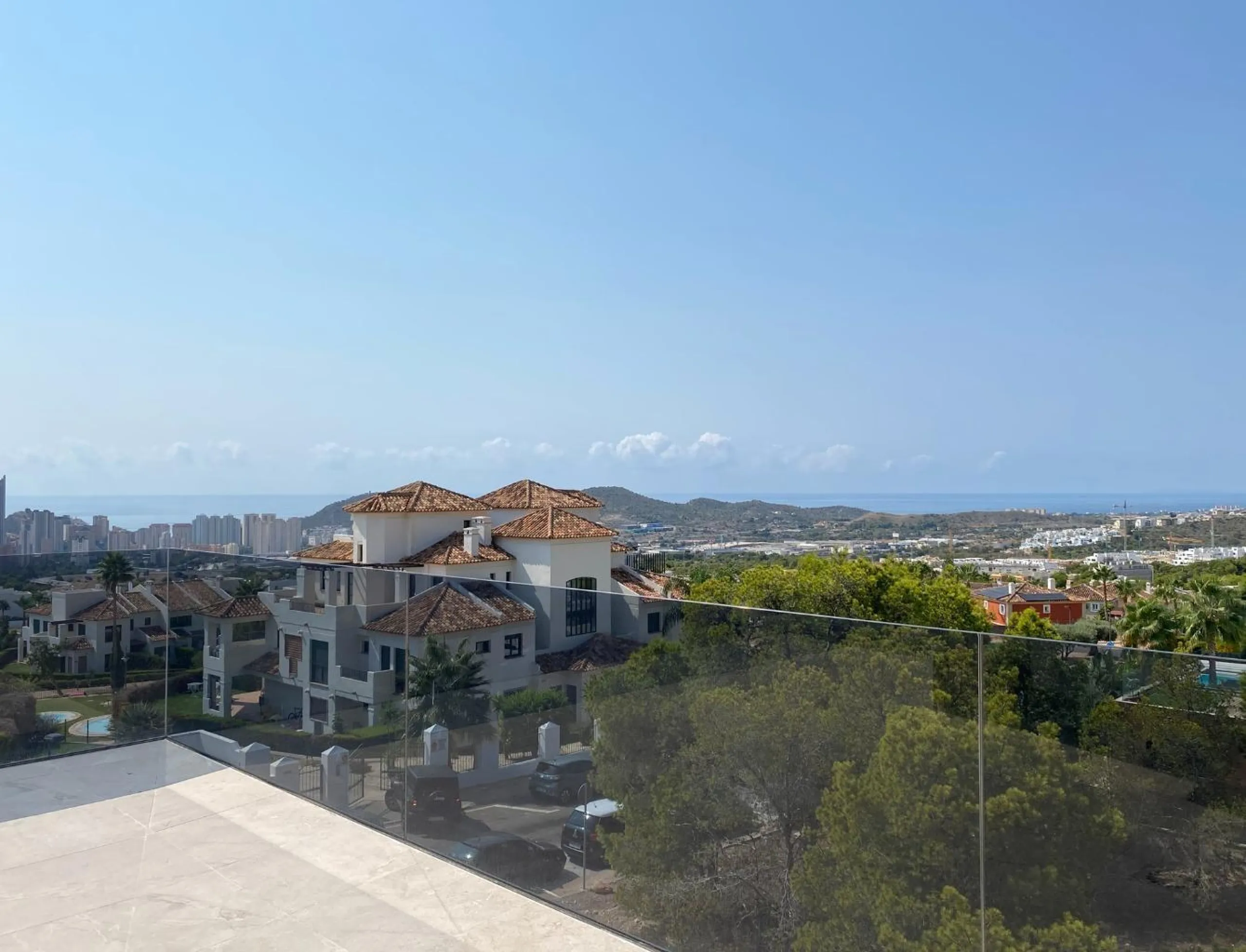 ¡Descubre tu nuevo hogar en Sierra Cortina, Finestrat! ☀️