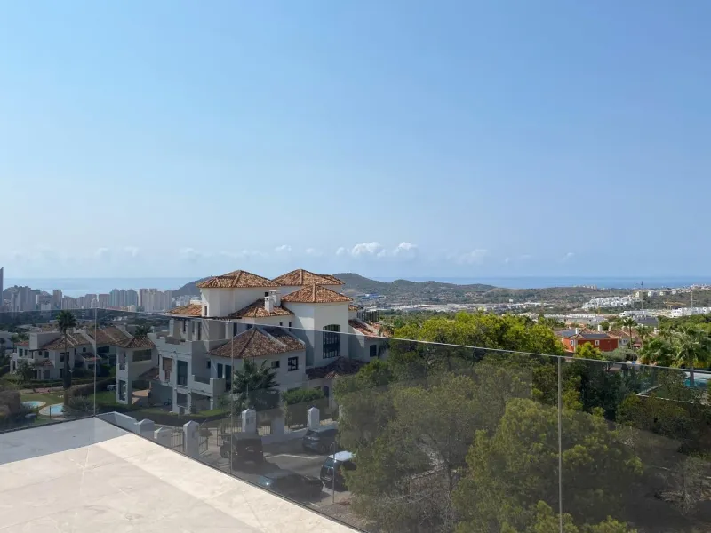 ¡Descubre tu nuevo hogar en Sierra Cortina, Finestrat! ☀️