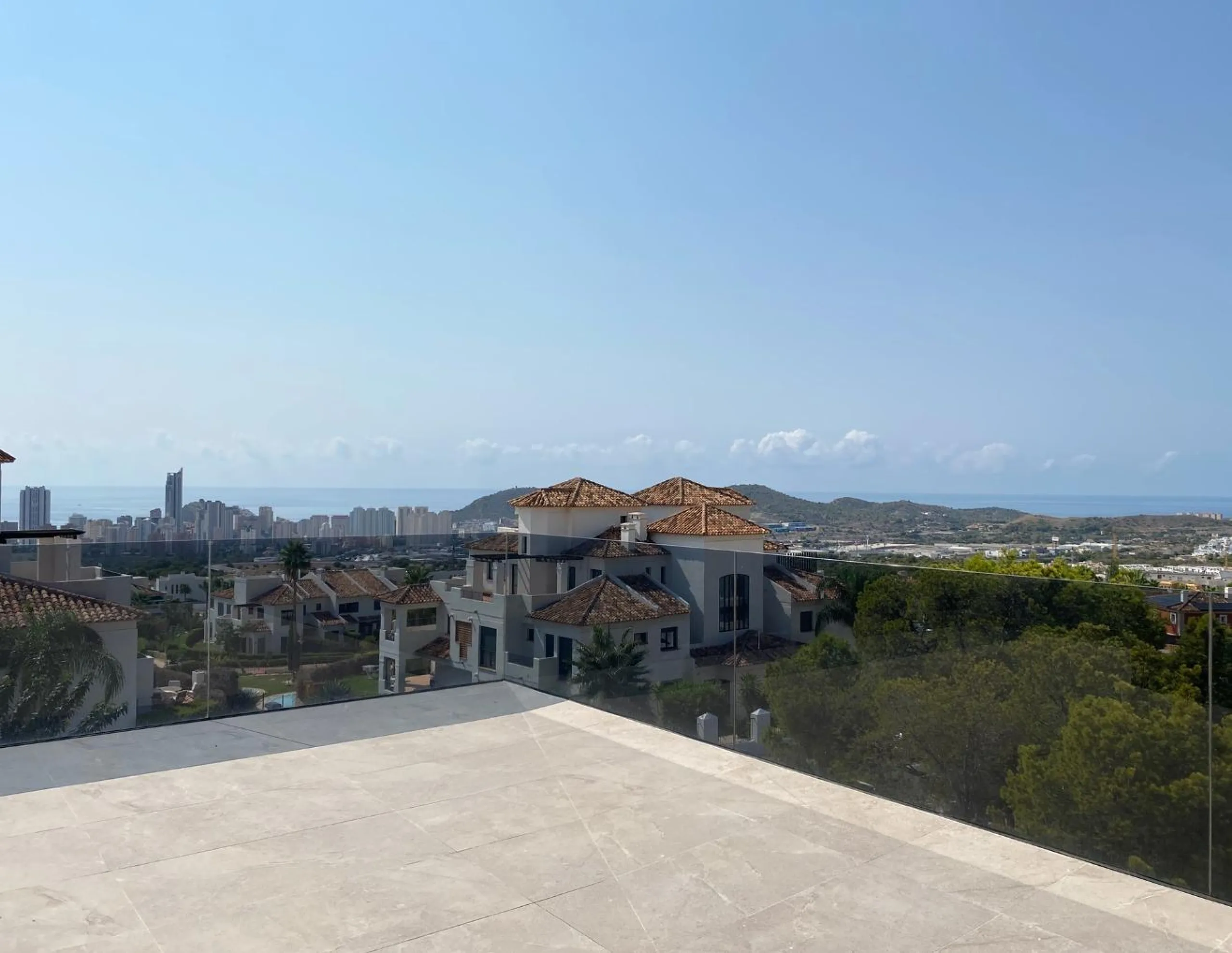 ¡Descubre tu nuevo hogar en Sierra Cortina, Finestrat! ☀️
