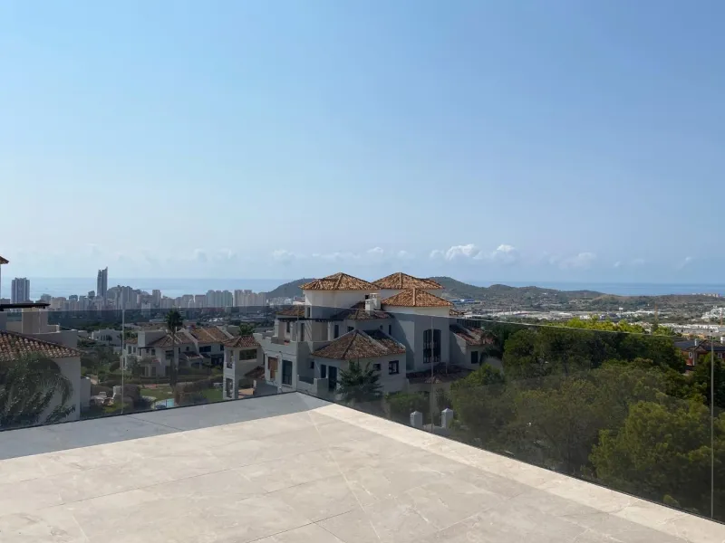 ¡Descubre tu nuevo hogar en Sierra Cortina, Finestrat! ☀️