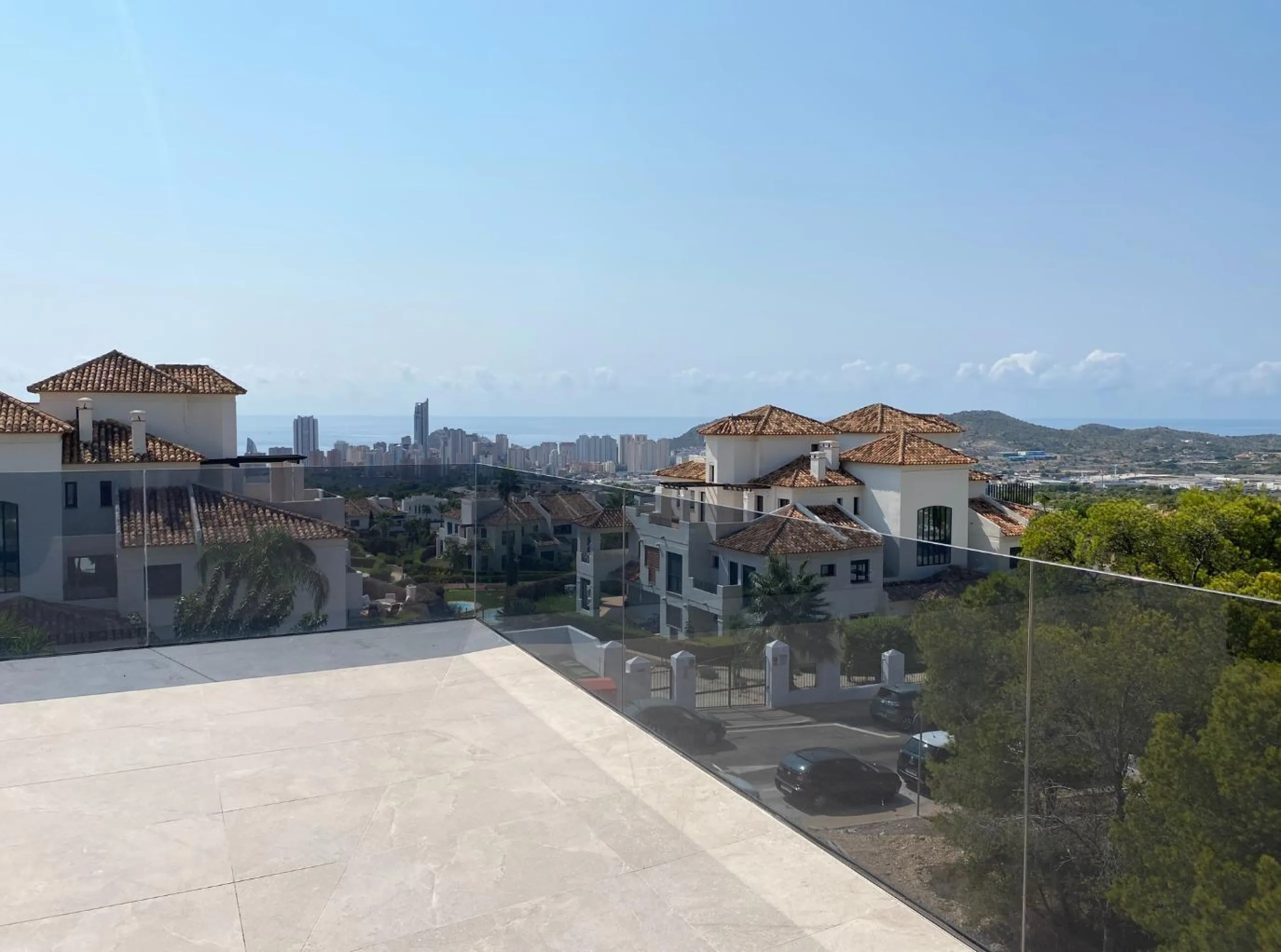 ¡Descubre tu nuevo hogar en Sierra Cortina, Finestrat! ☀️