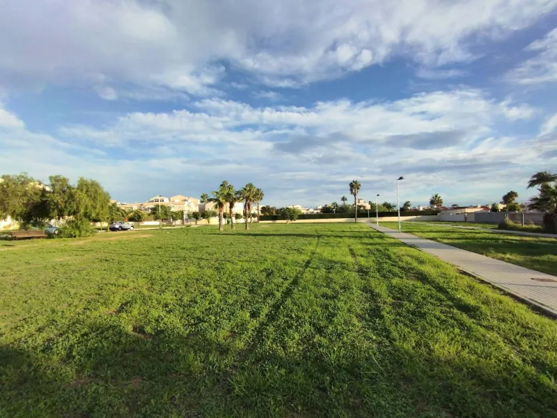 Exclusive Villa with Salt Lake Views in Torrevieja