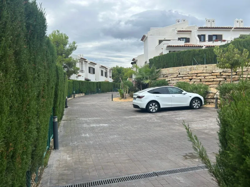 Semi-Detached House in Sierra Cortina 🌿
