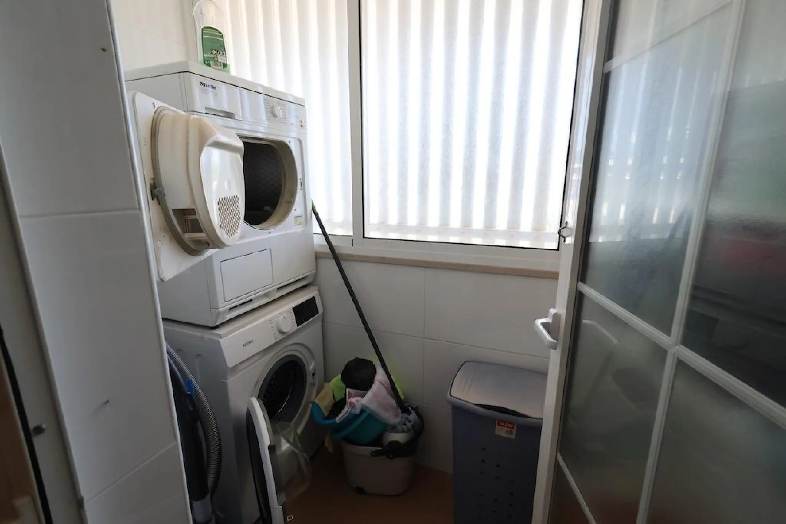 ÁTICO DUPLEX CON VISTAS AL MAR Y SOLARIUM PRIVADO EN LAS PALMERAS. 3 DORM. 3 BAÑOS. 120 M2.