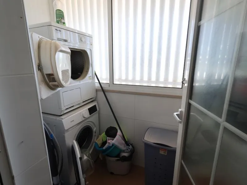 ÁTICO DUPLEX CON VISTAS AL MAR Y SOLARIUM PRIVADO EN LAS PALMERAS. 3 DORM. 3 BAÑOS. 120 M2.