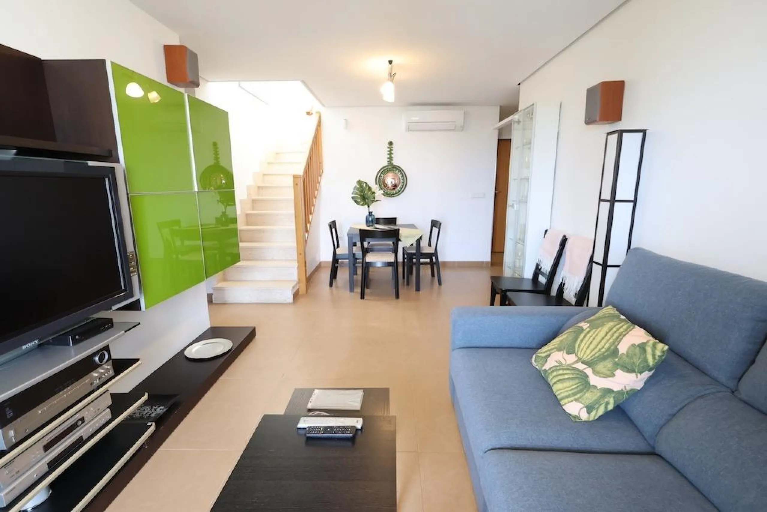 ÁTICO DUPLEX CON VISTAS AL MAR Y SOLARIUM PRIVADO EN LAS PALMERAS. 3 DORM. 3 BAÑOS. 120 M2.