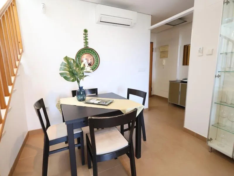 ÁTICO DUPLEX CON VISTAS AL MAR Y SOLARIUM PRIVADO EN LAS PALMERAS. 3 DORM. 3 BAÑOS. 120 M2.