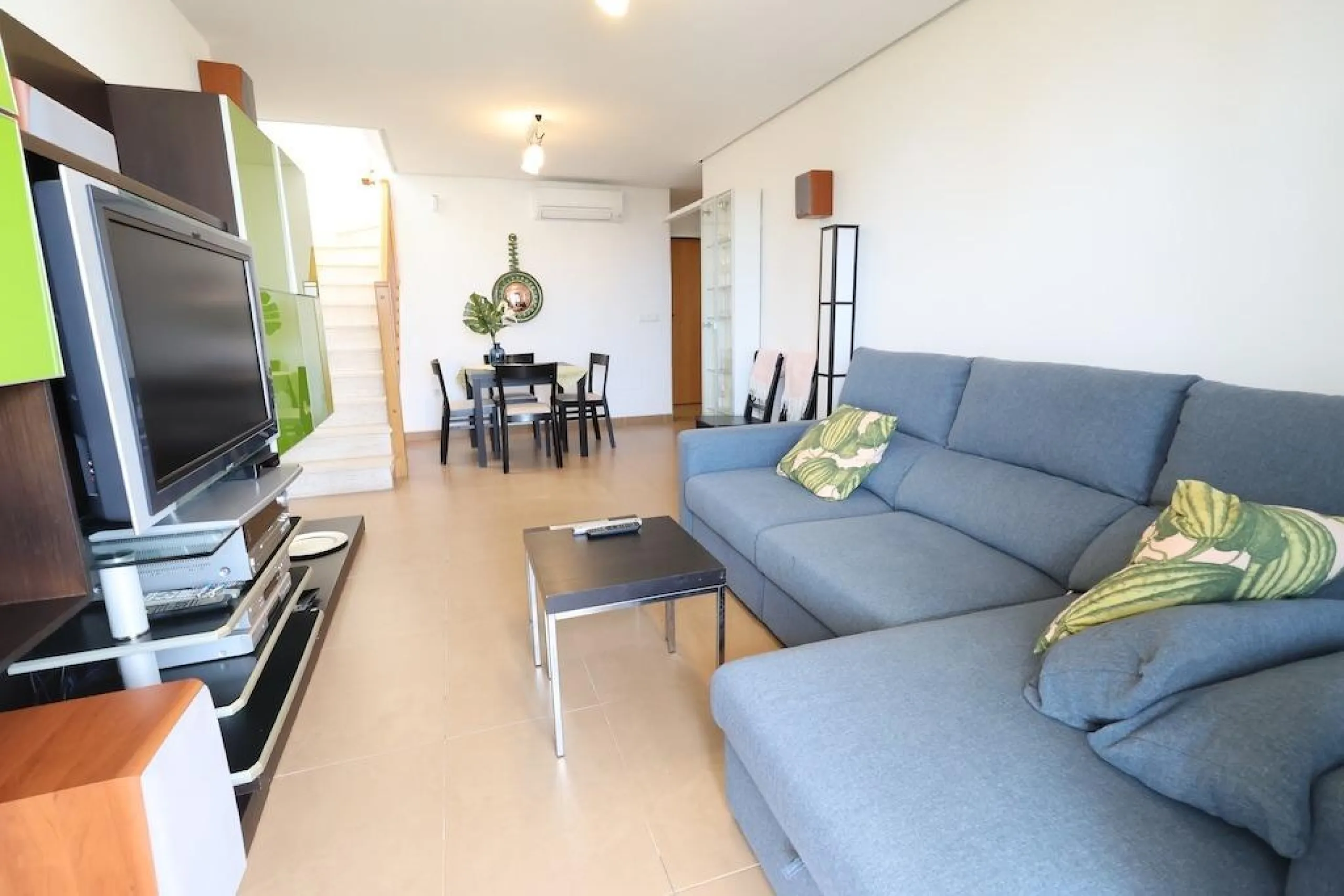 ÁTICO DUPLEX CON VISTAS AL MAR Y SOLARIUM PRIVADO EN LAS PALMERAS. 3 DORM. 3 BAÑOS. 120 M2.