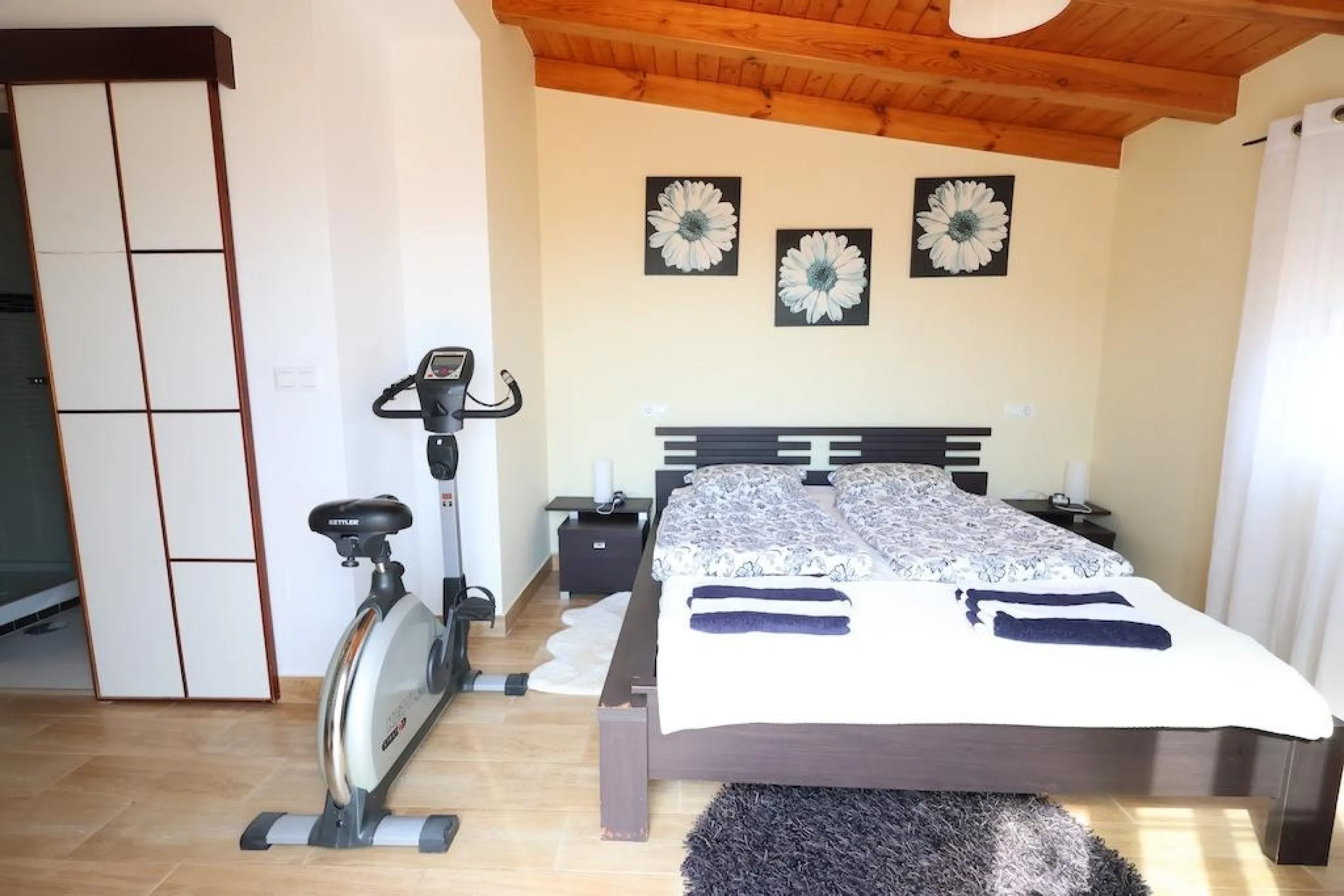 ÁTICO DUPLEX CON VISTAS AL MAR Y SOLARIUM PRIVADO EN LAS PALMERAS. 3 DORM. 3 BAÑOS. 120 M2.