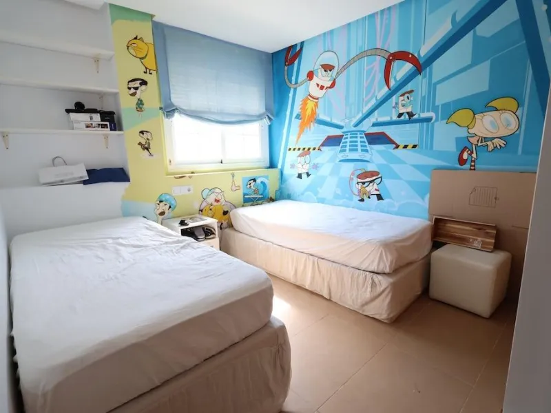 ÁTICO DUPLEX CON VISTAS AL MAR Y SOLARIUM PRIVADO EN LAS PALMERAS. 3 DORM. 3 BAÑOS. 120 M2.
