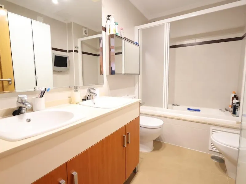 ÁTICO DUPLEX CON VISTAS AL MAR Y SOLARIUM PRIVADO EN LAS PALMERAS. 3 DORM. 3 BAÑOS. 120 M2.