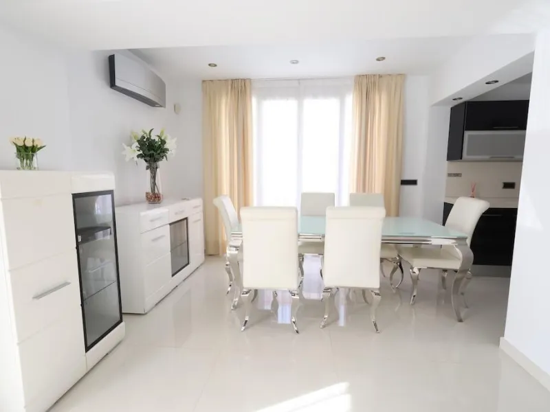 Cabo Roig Detached villa on a 415 m² corner plot with two streets