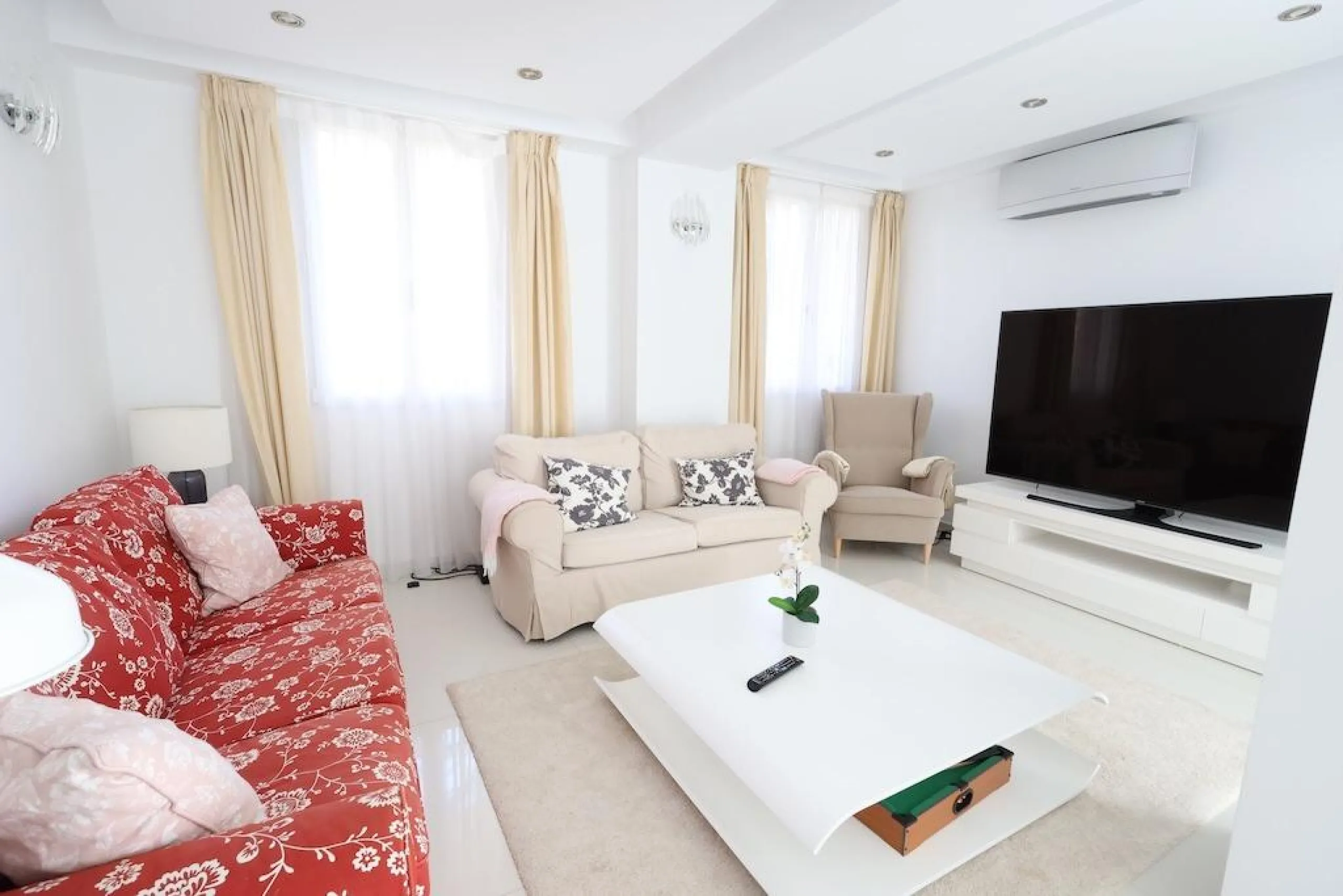 Cabo Roig Detached villa on a 415 m² corner plot with two streets