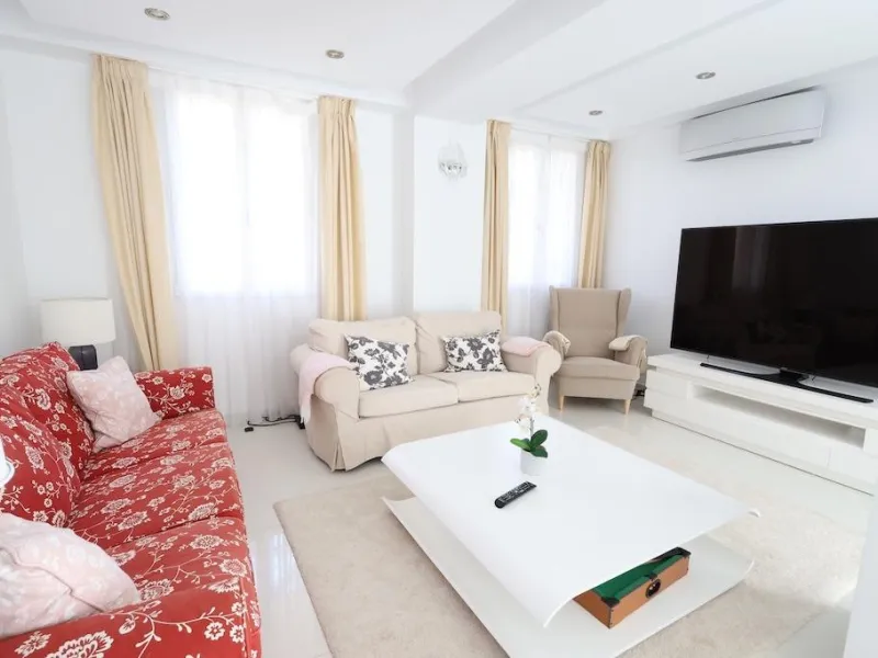 Cabo Roig Detached villa on a 415 m² corner plot with two streets