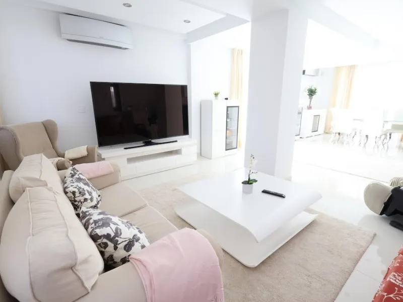 Cabo Roig Detached villa on a 415 m² corner plot with two streets