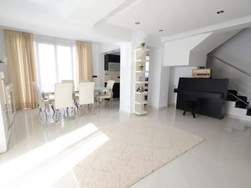 Cabo Roig Detached villa on a 415 m² corner plot with two streets
