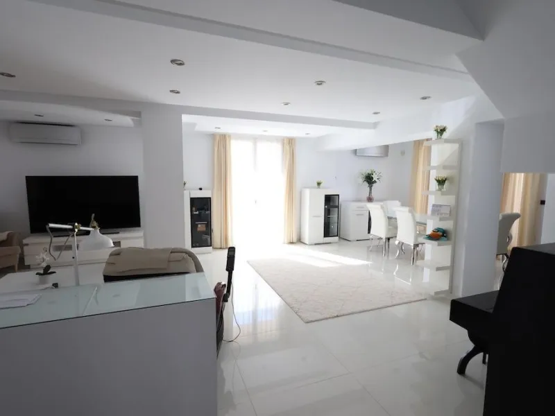 Cabo Roig Detached villa on a 415 m² corner plot with two streets