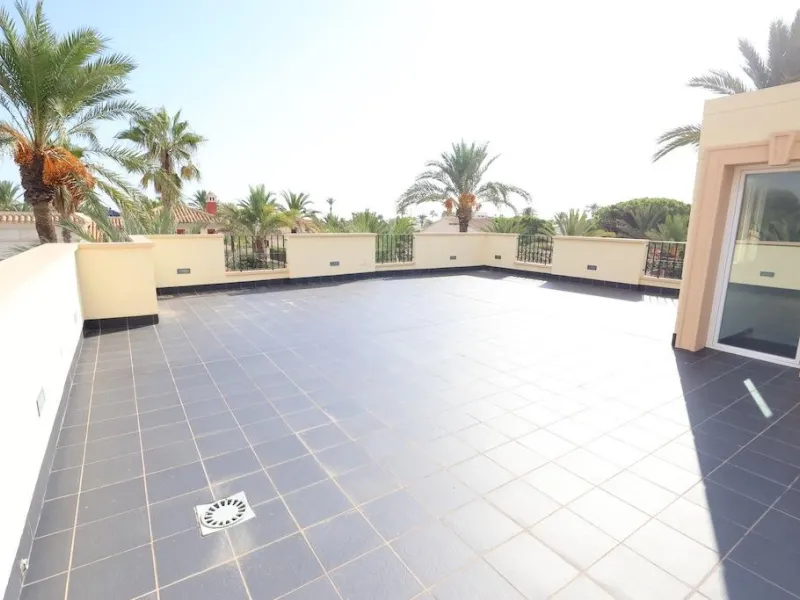 Cabo Roig Detached villa on a 415 m² corner plot with two streets