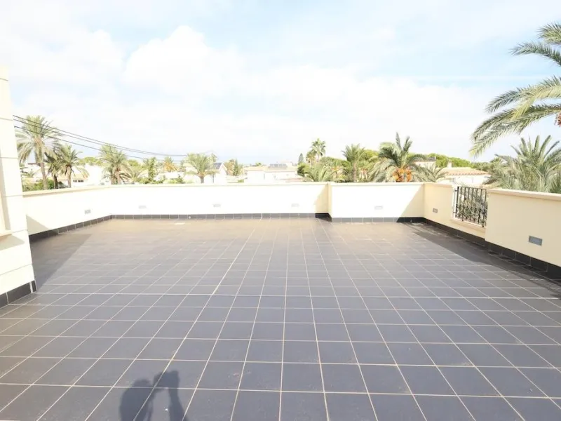 Cabo Roig Detached villa on a 415 m² corner plot with two streets