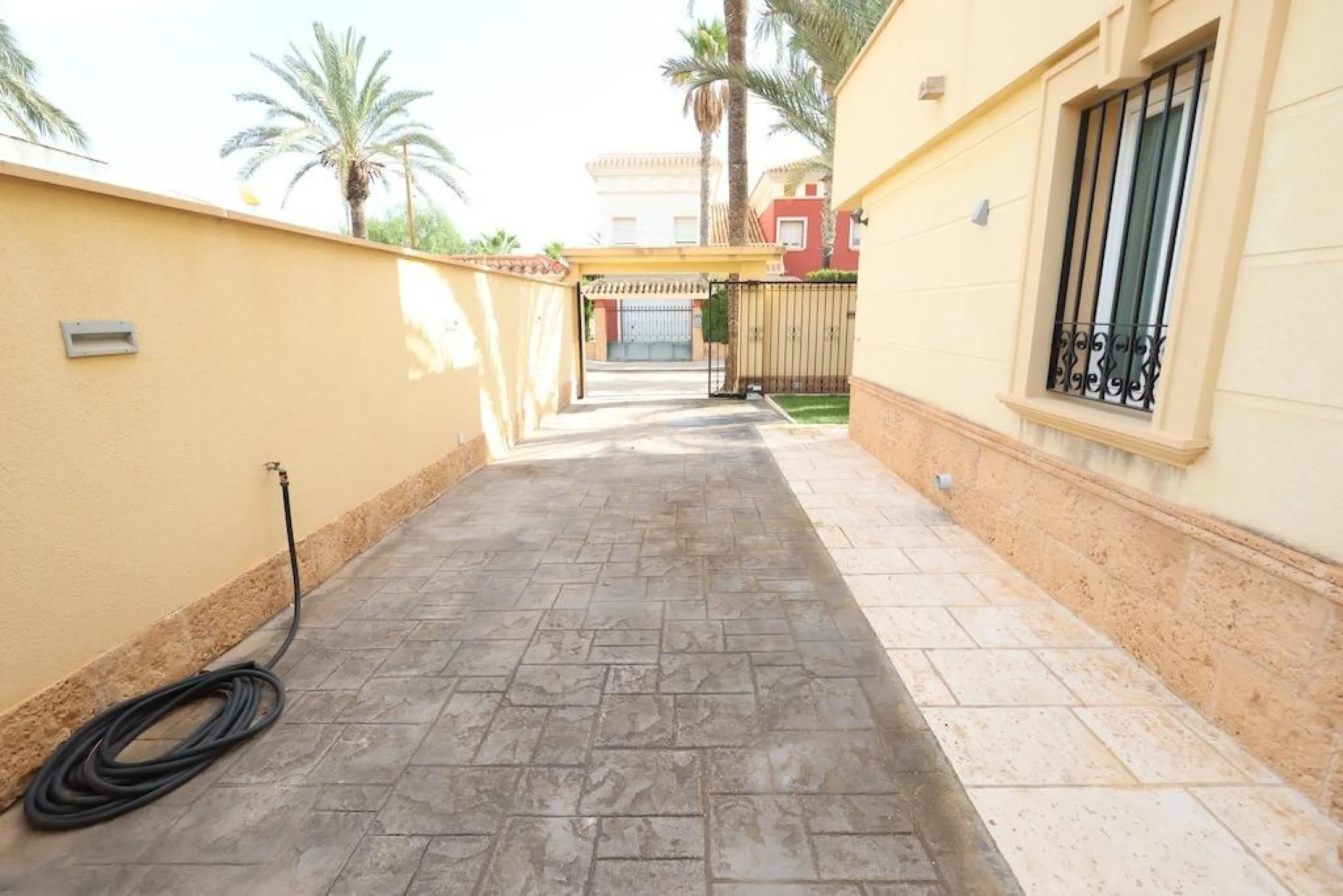 Cabo Roig Detached villa on a 415 m² corner plot with two streets