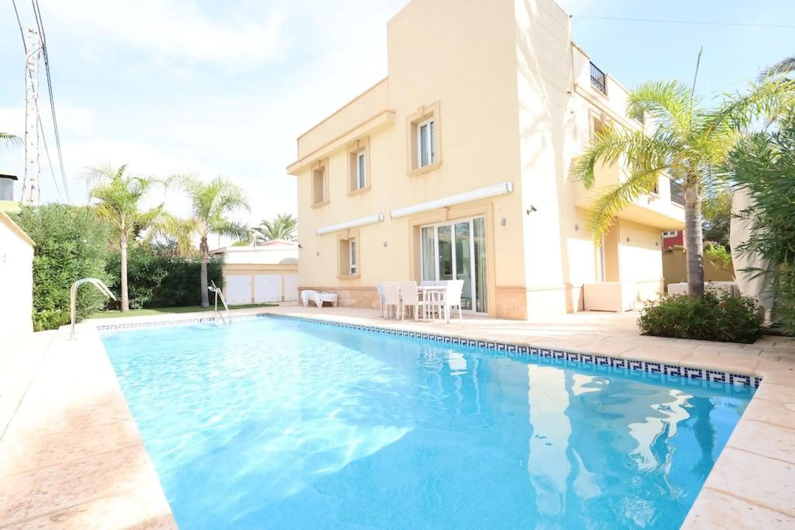 Cabo Roig Detached villa on a 415 m² corner plot with two streets