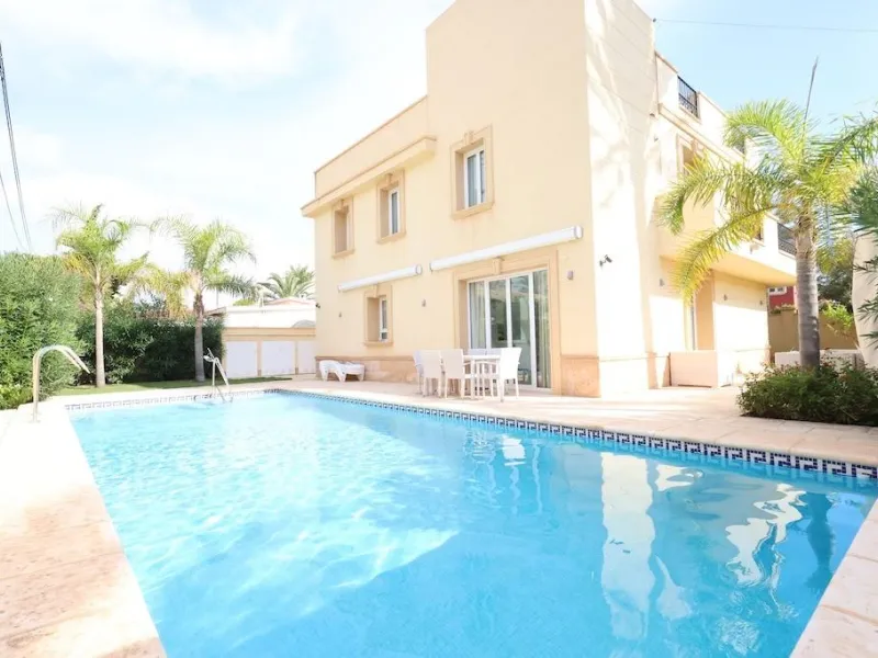 Cabo Roig Detached villa on a 415 m² corner plot with two streets