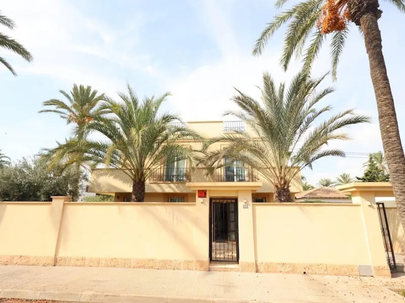 Cabo Roig Detached villa on a 415 m² corner plot with two streets