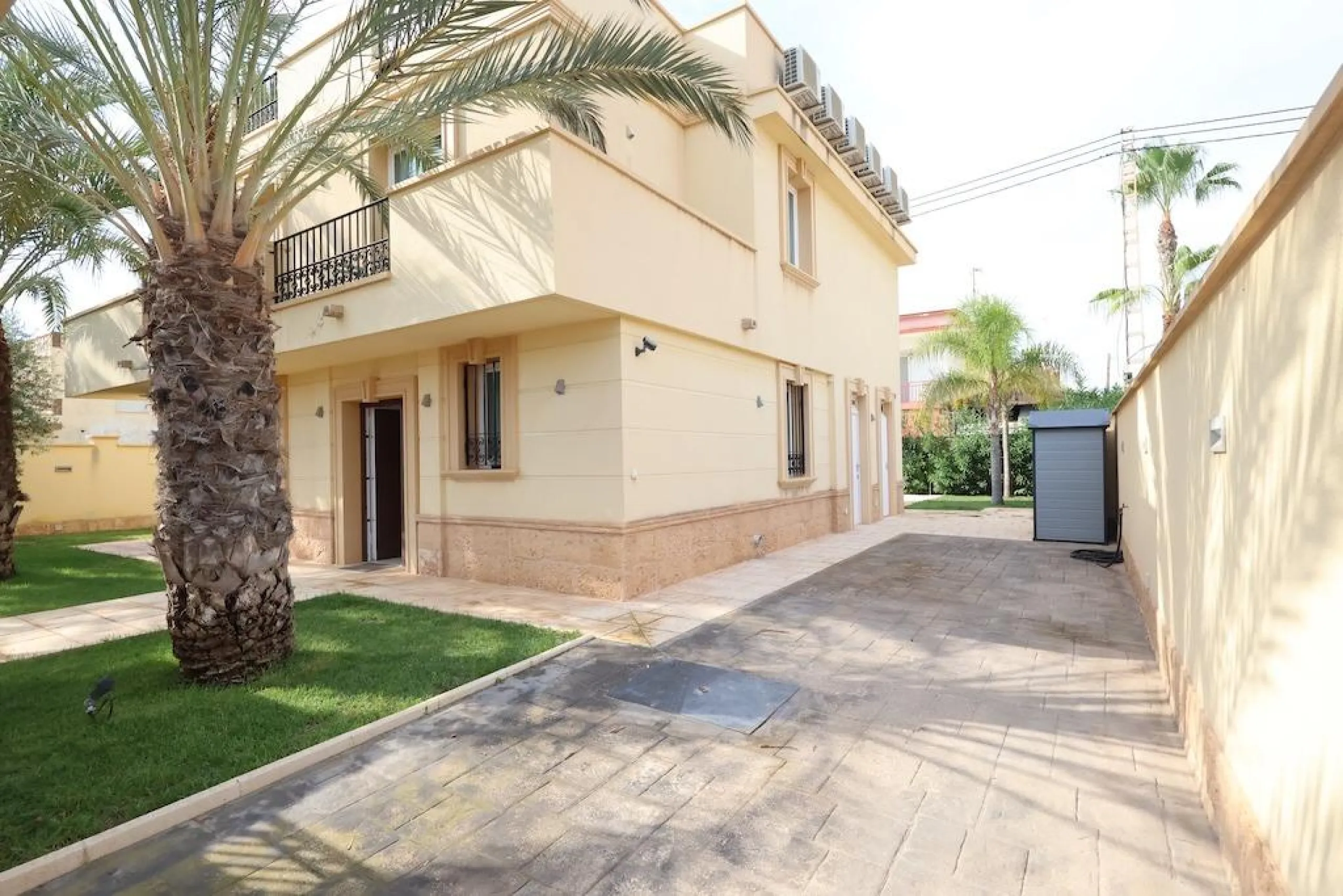 Cabo Roig Detached villa on a 415 m² corner plot with two streets